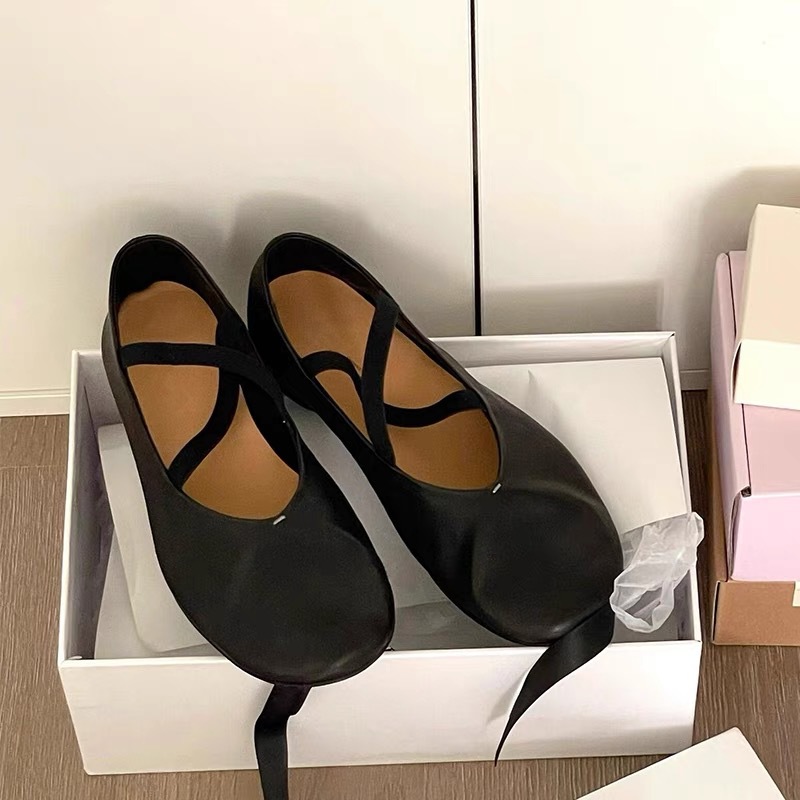 Crisscross Round Toe Flat Slip-Ons