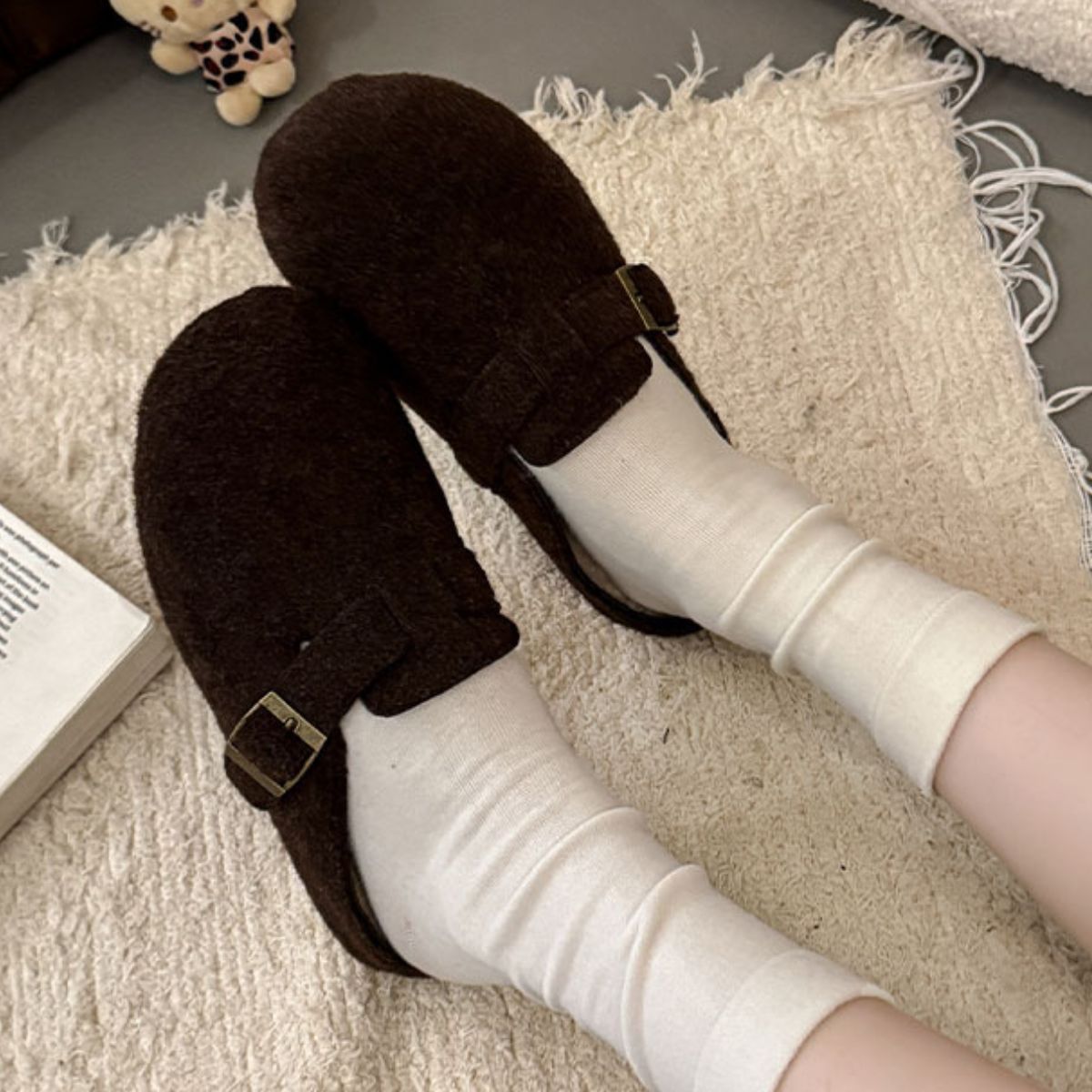 Buckle Decor Round Toe Slippers