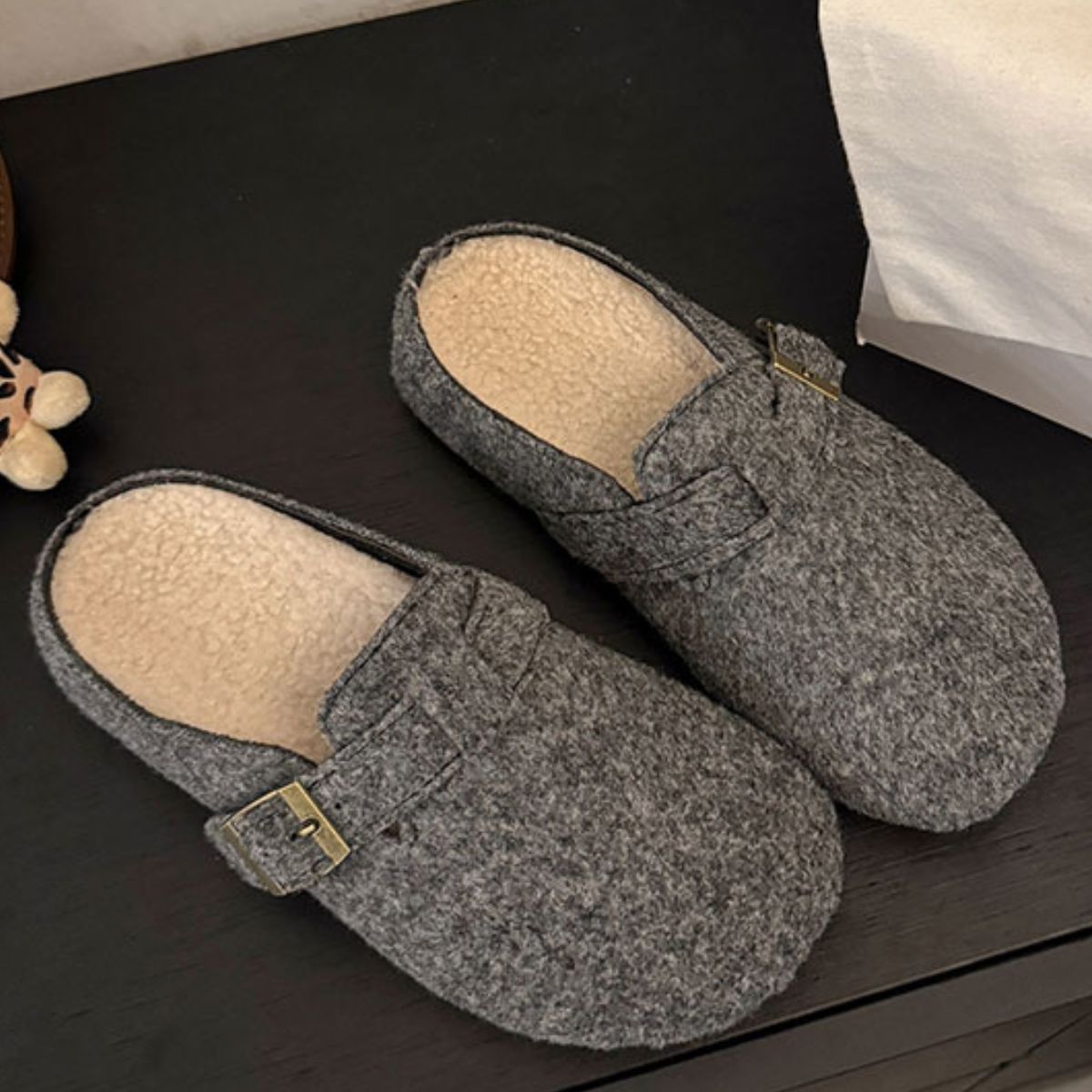Buckle Decor Round Toe Slippers