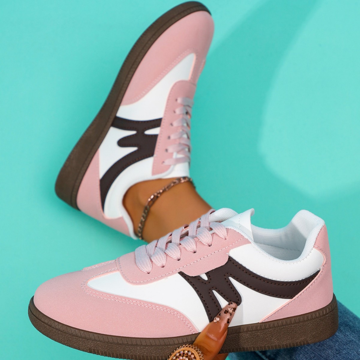 Lace Up Contrast Round Toe Flat Sneakers