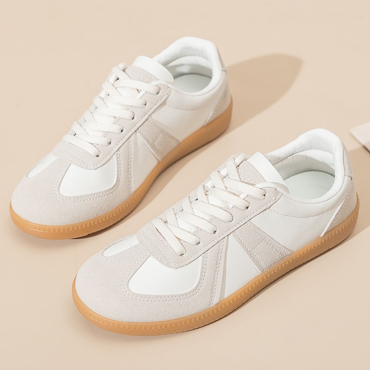 Lace Up Round Toe Flat Sneakers