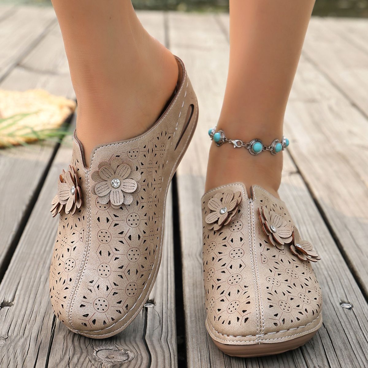 Floral Decor Round Toe Sandals