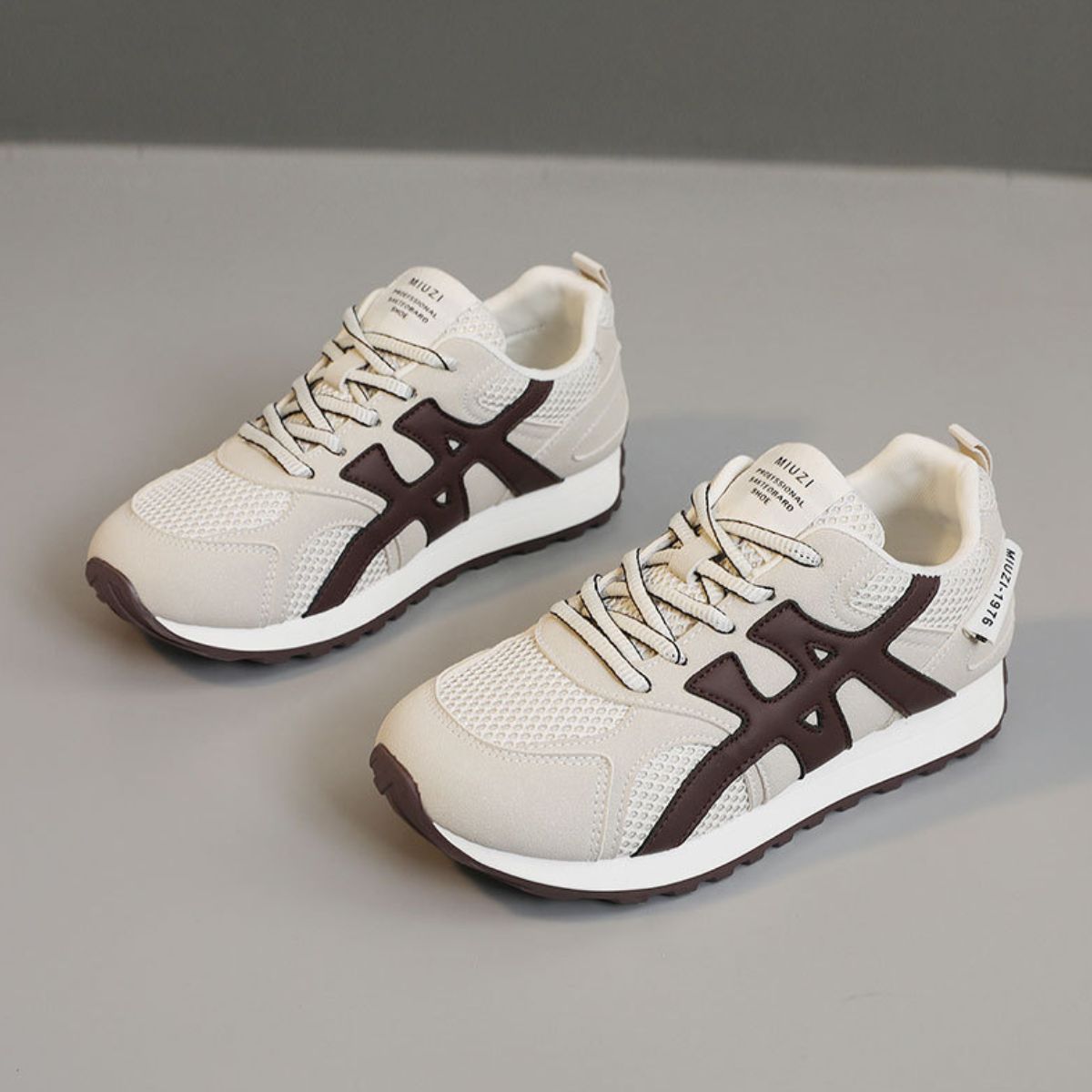 Contrast Mesh Round Toe Athletic