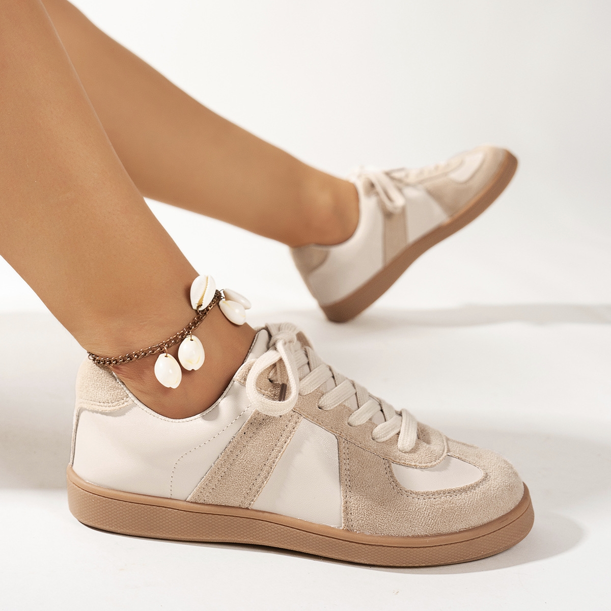 Lace Up Round Toe Flat Sneakers