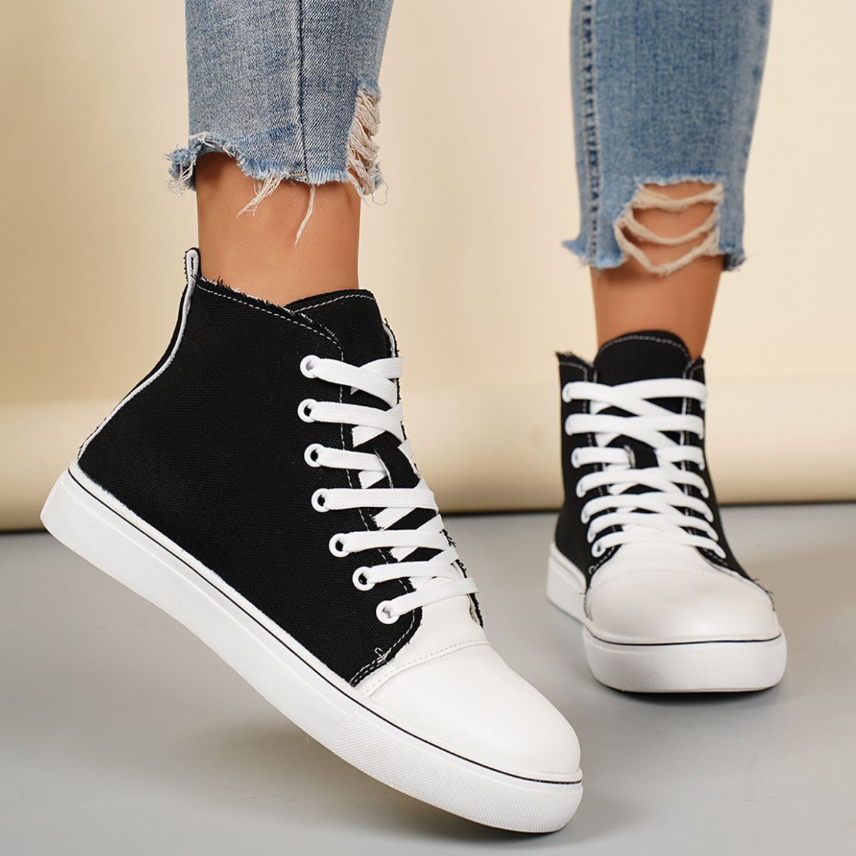 Round Toe Lace Up Sneakers