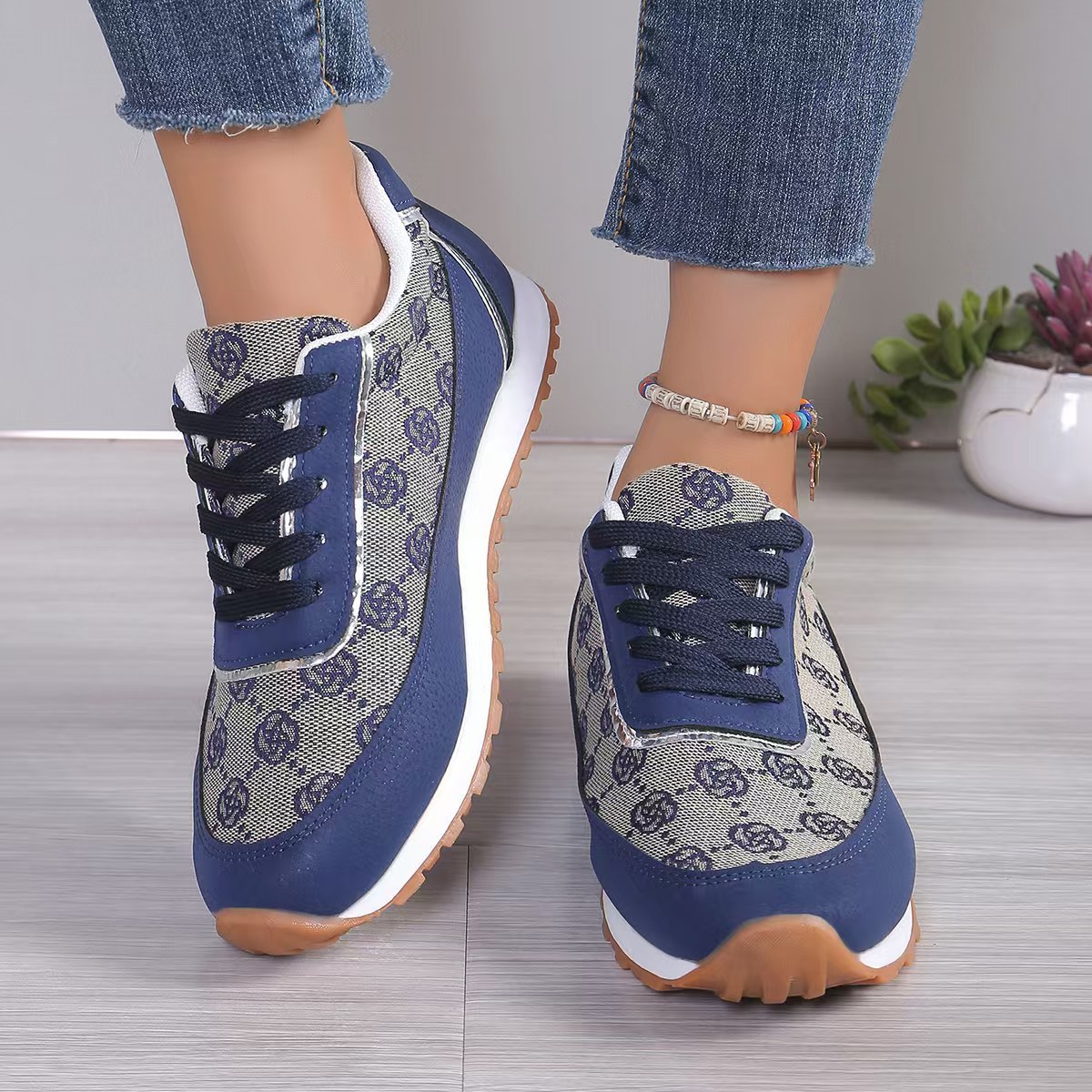 Floral Contrast Round Toe Athletic