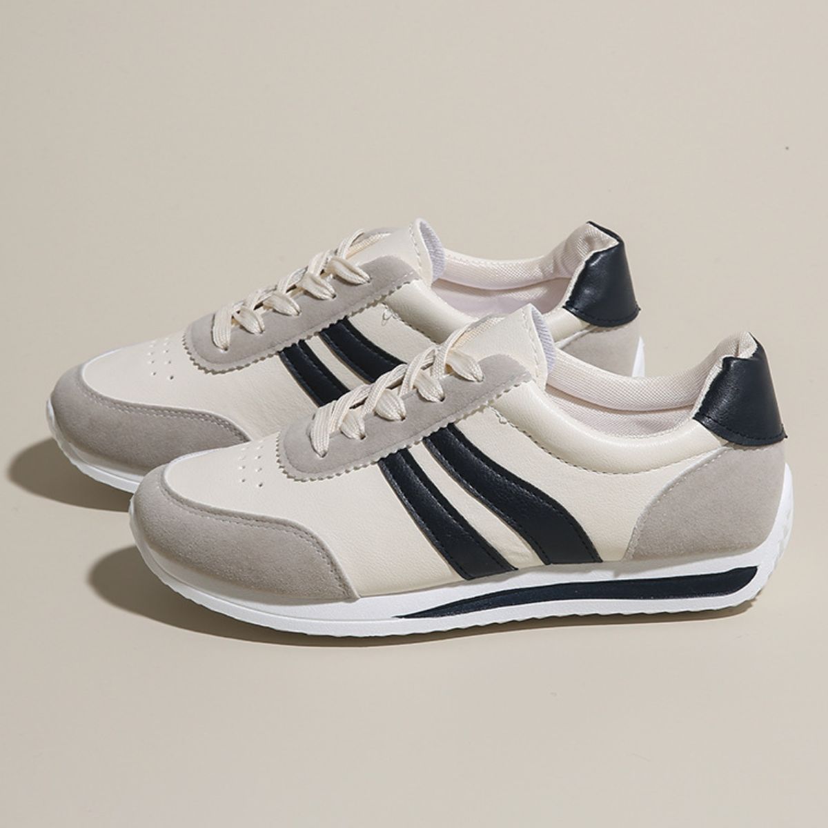 Lace Up Contrast Round Toe Flats Sneakers