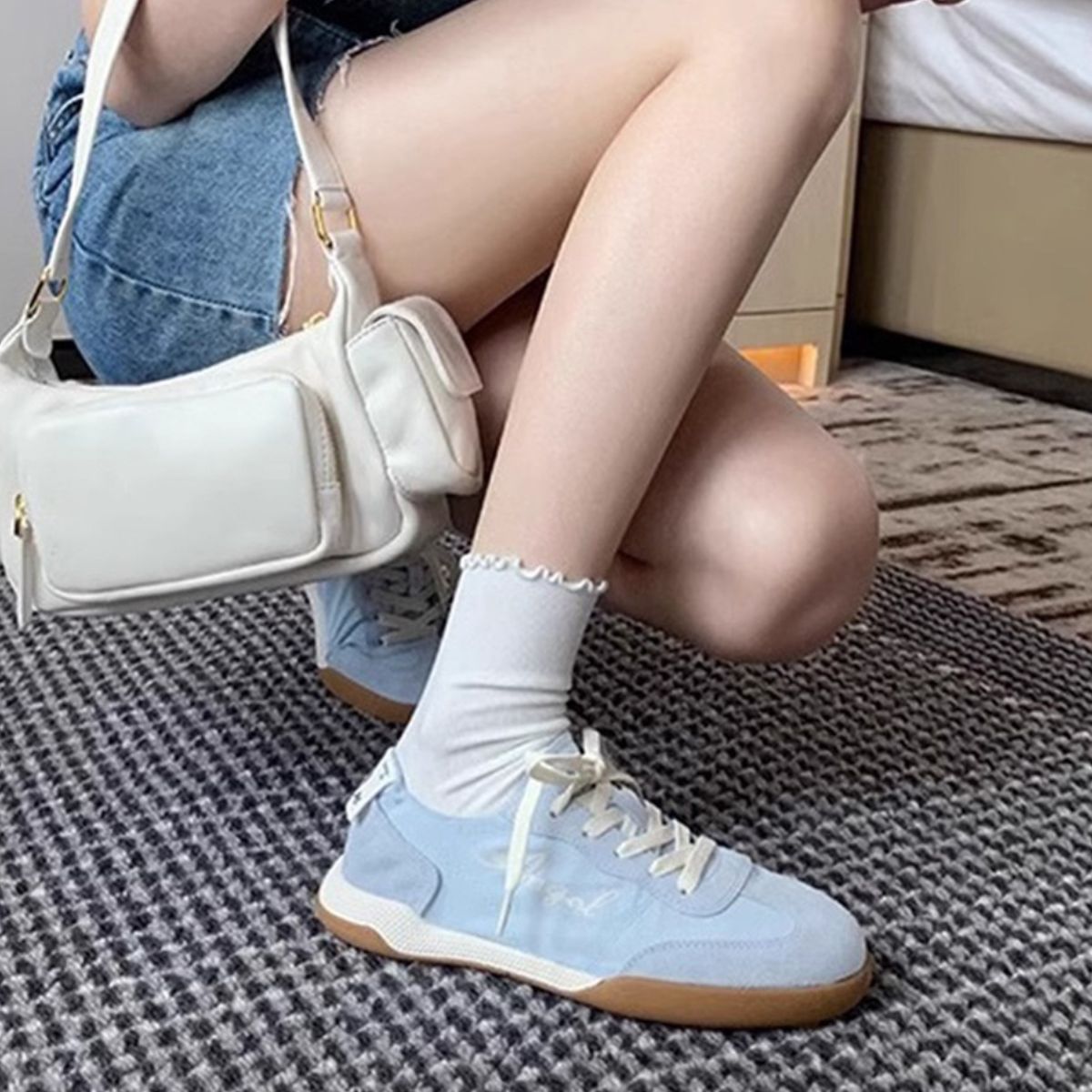 Lace Up Contrast Round Toe Flats Sneakers