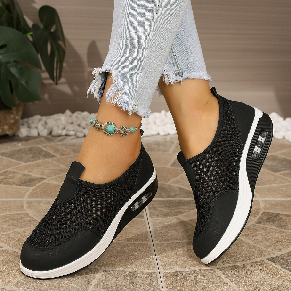 Round Toe Mesh Sneakers