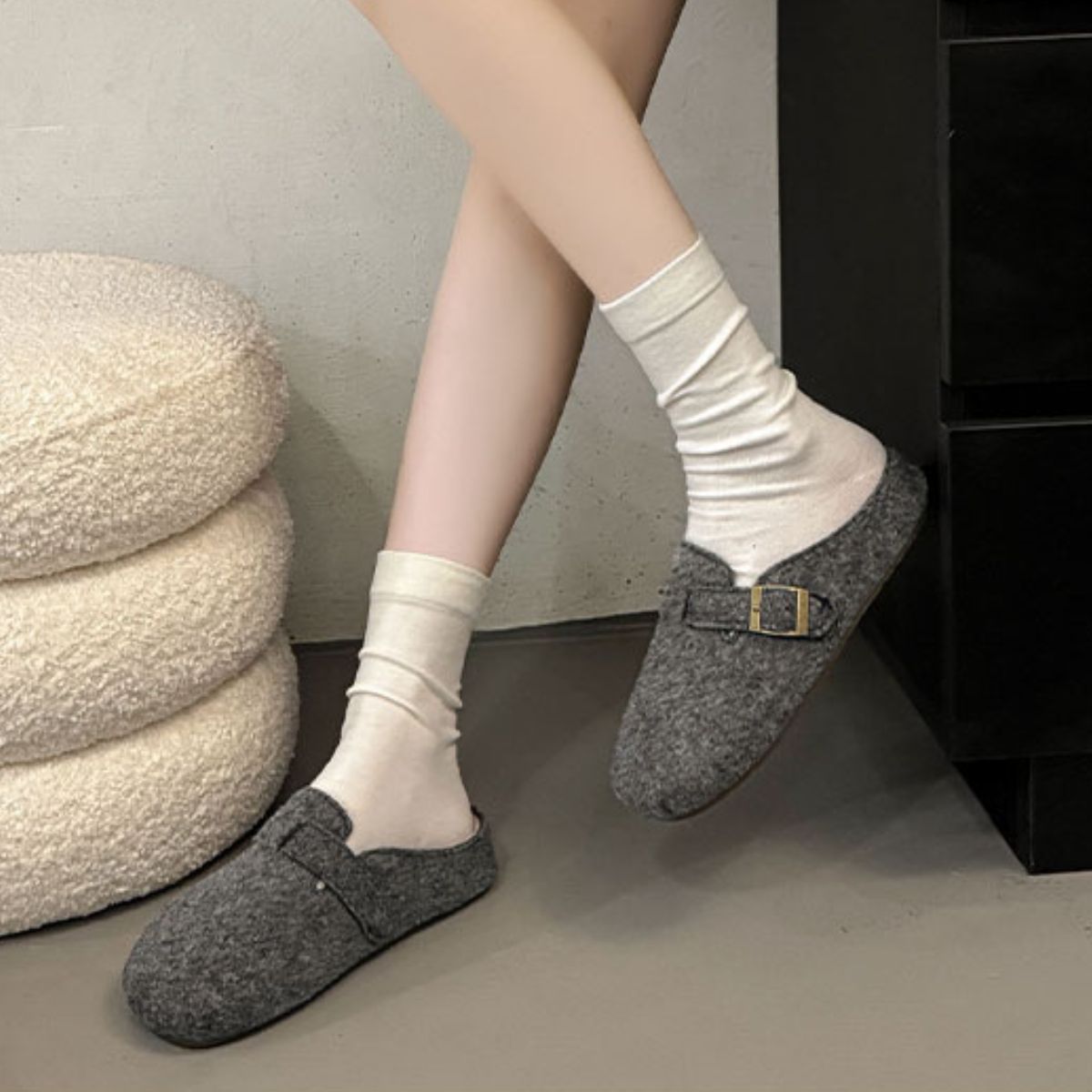 Buckle Decor Round Toe Slippers