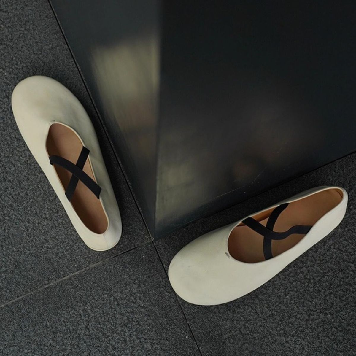 Crisscross Round Toe Flat Slip-Ons