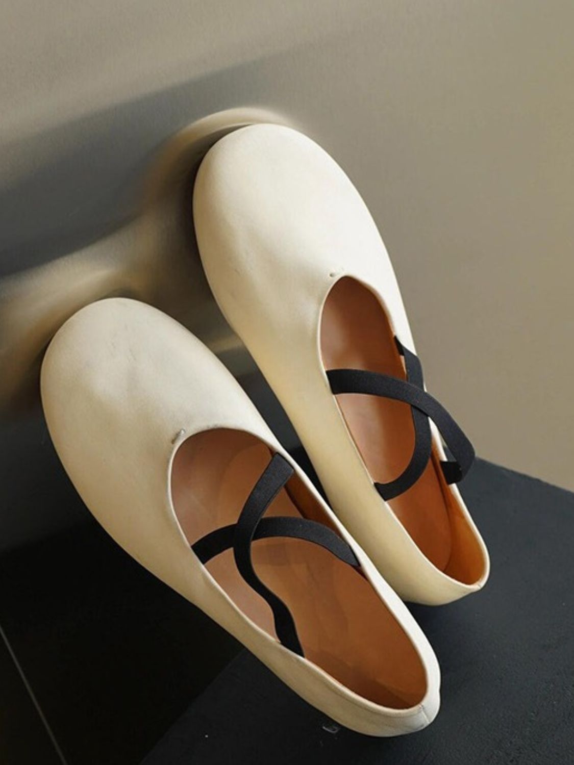 Crisscross Round Toe Flat Slip-Ons