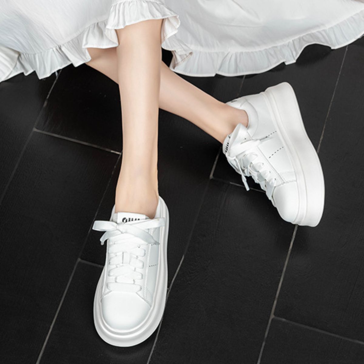 Lace Up Contrast Round Toe Platform Sneakers