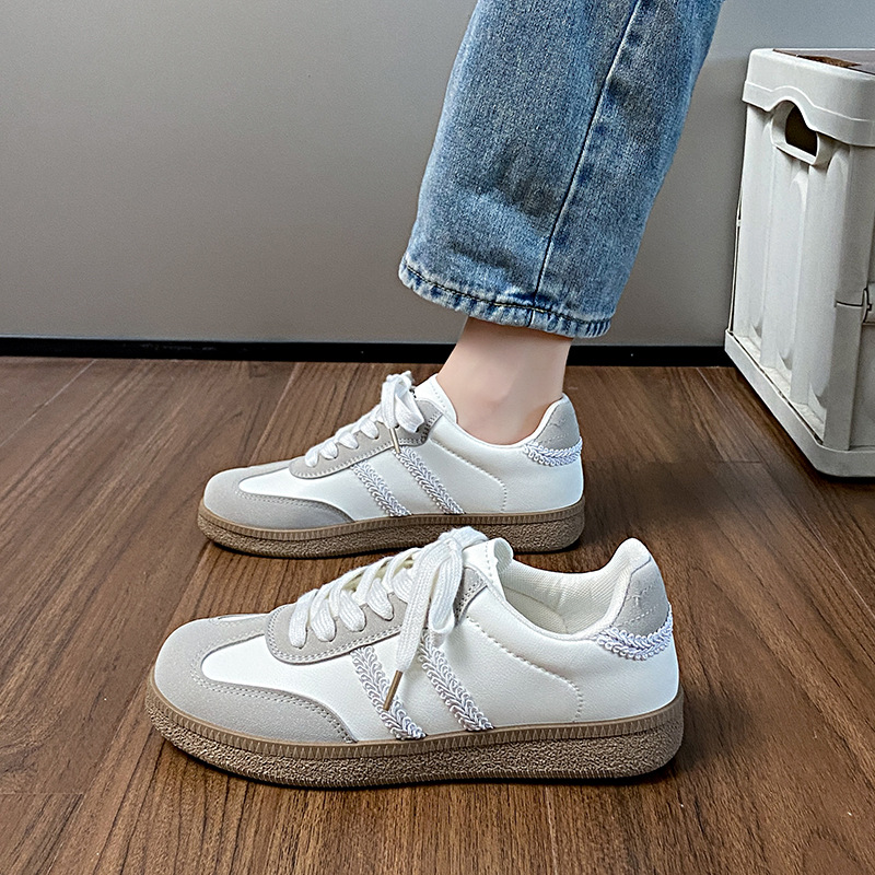Contrast Lace Up Round Toe Sneakers
