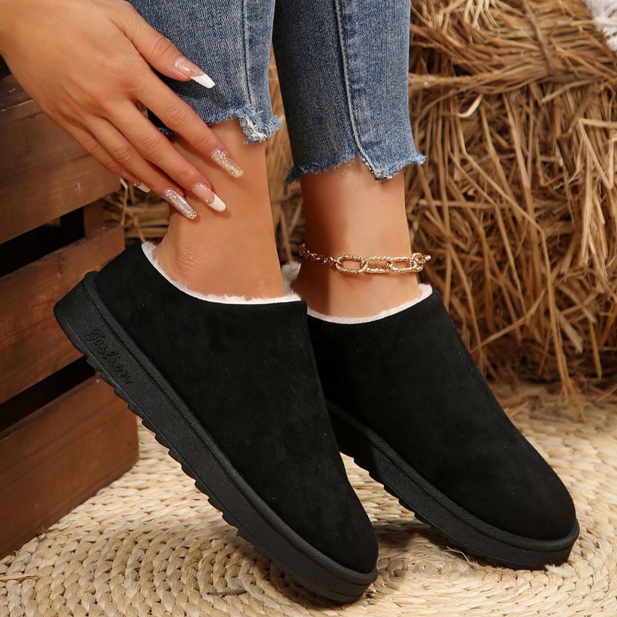 Round Toe Plush Lined Ankle Boots