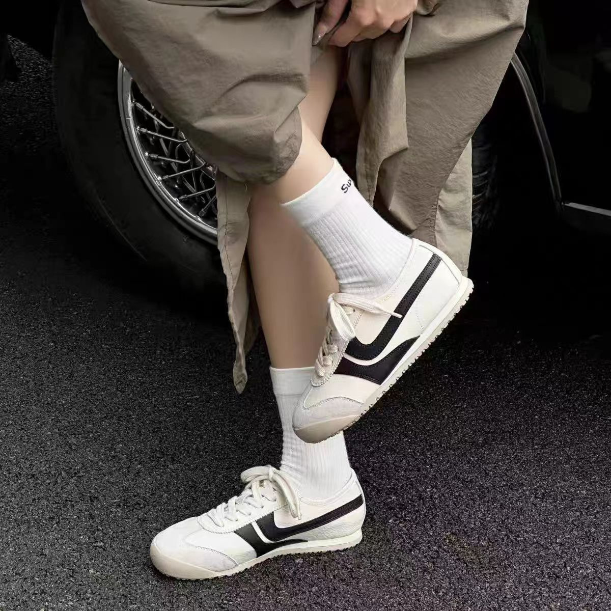Contrast Line Detail Flats Athletic