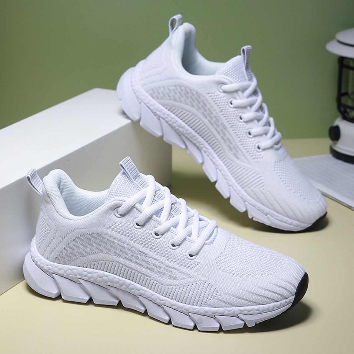 Breathable Mesh Round Toe Athletic
