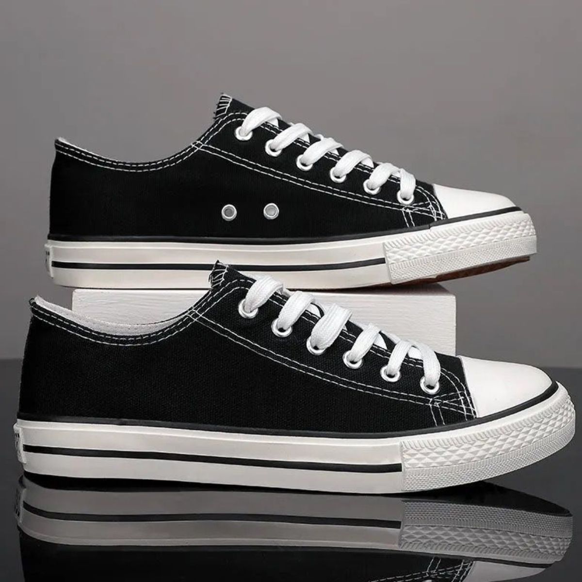 Lace Up Round Toe Canvas Sneakers