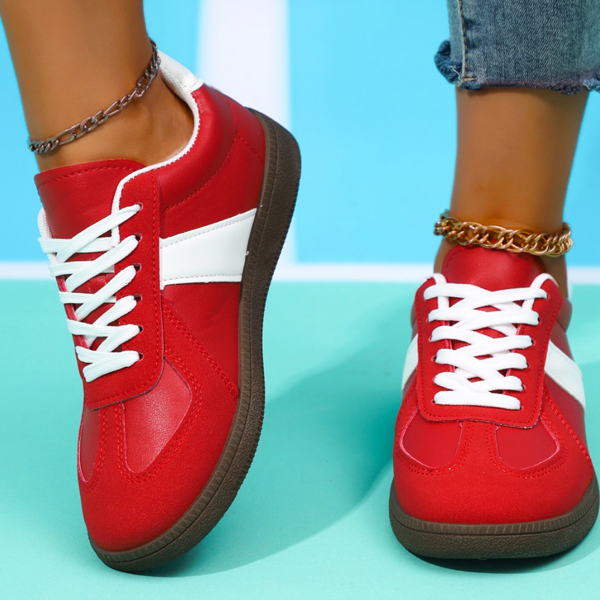 Lace Up Contrast Round Toe Flat Sneakers