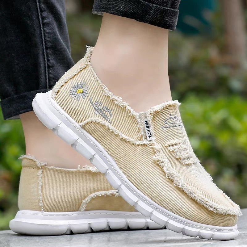 Raw Edge Round Toe Embroidery Flat Slip-Ons