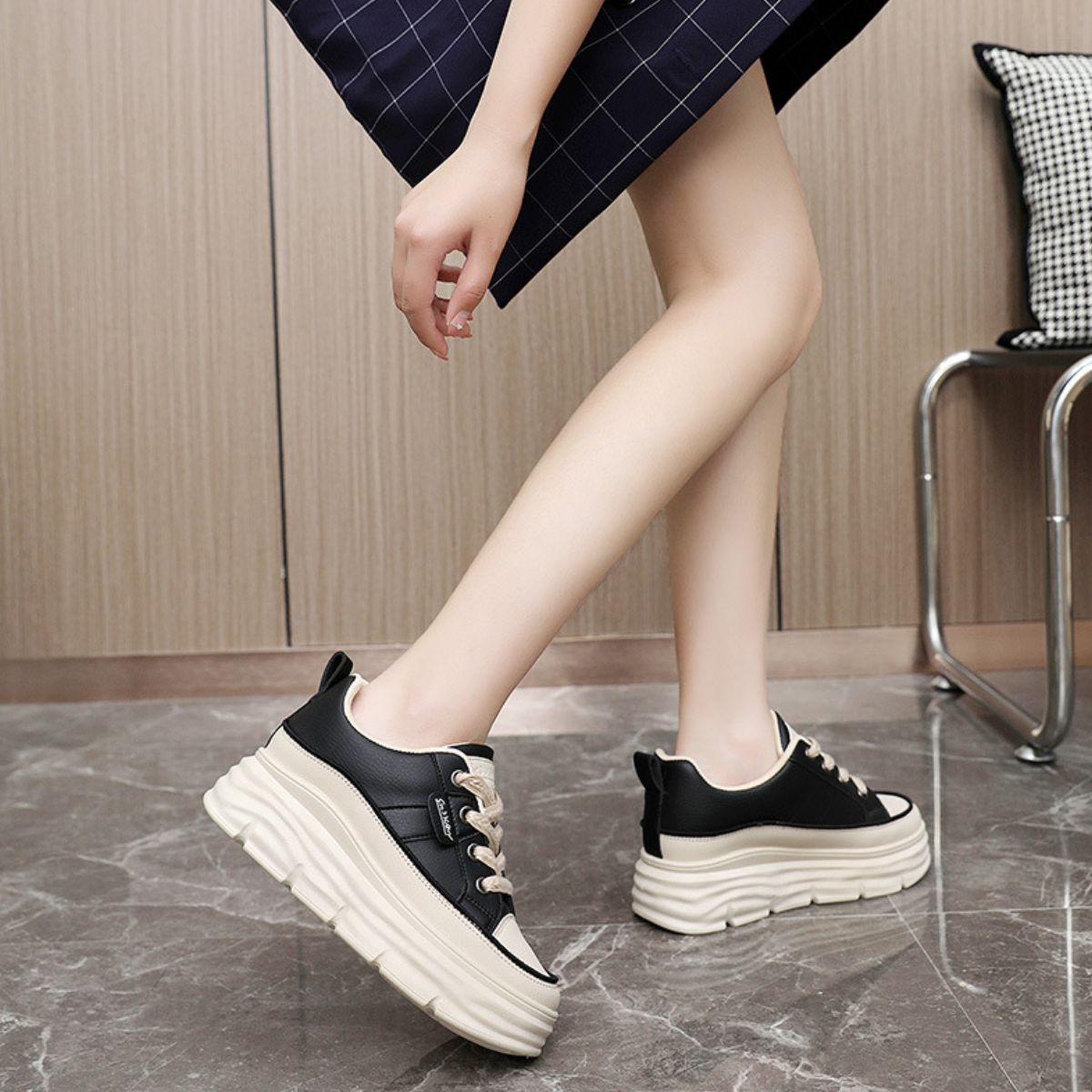 Lace Up Round Toe Platform Sneakers