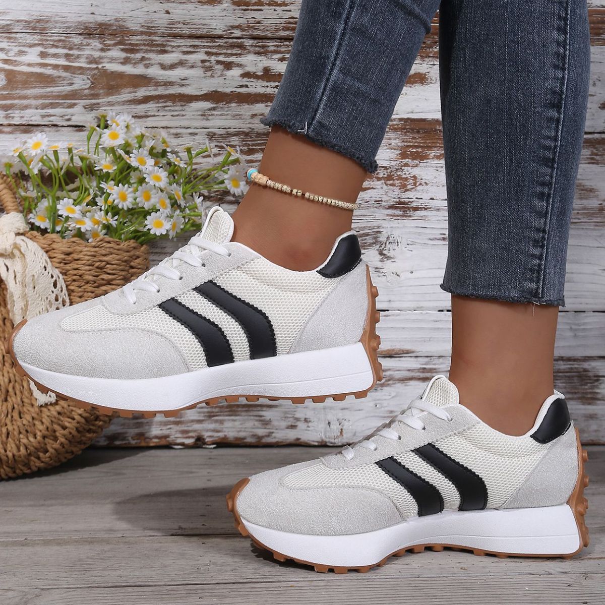 Lace Up Round Toe Sneakers