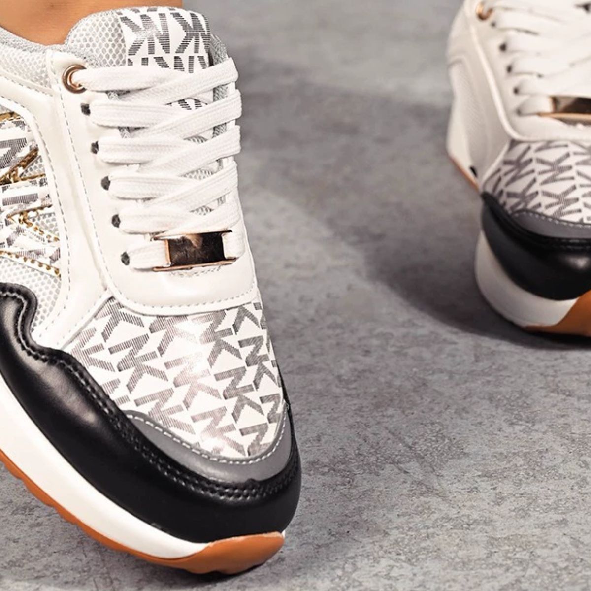 Lace Up Round Toe Sneakers