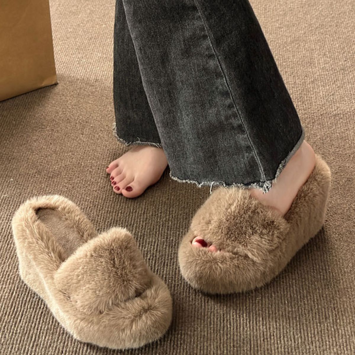 Fluffy Wedge Slippers