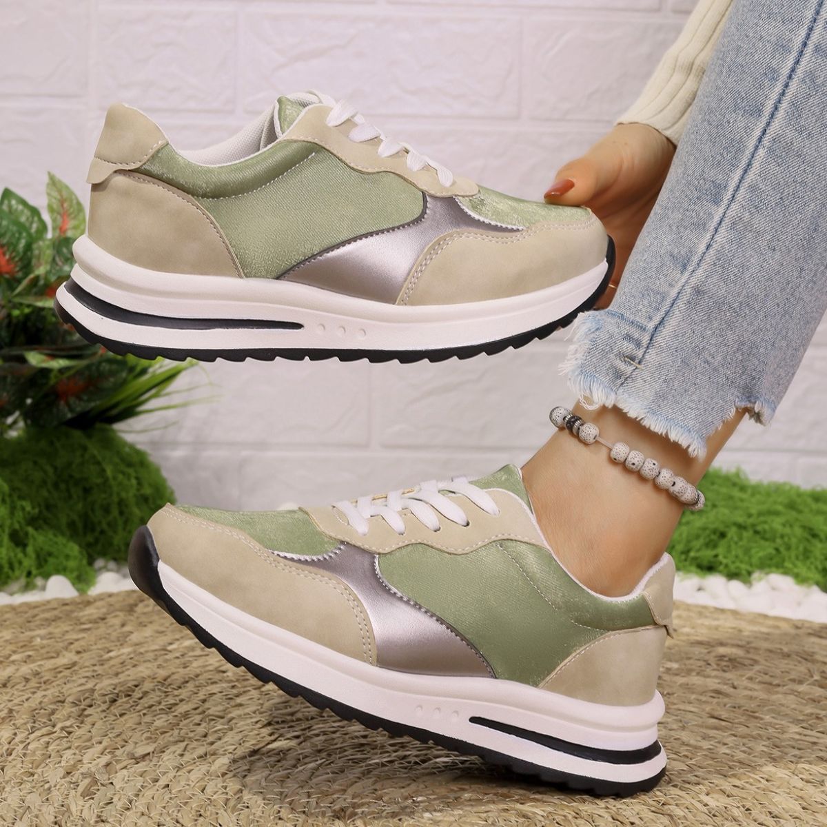 Lace Up Contrast Round Toe Athletic