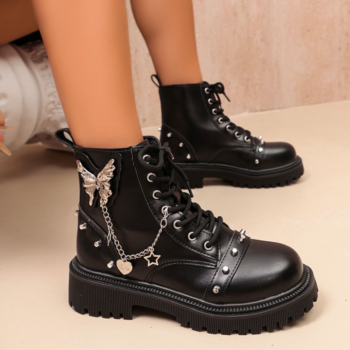 Round Toe Lace Up Boots