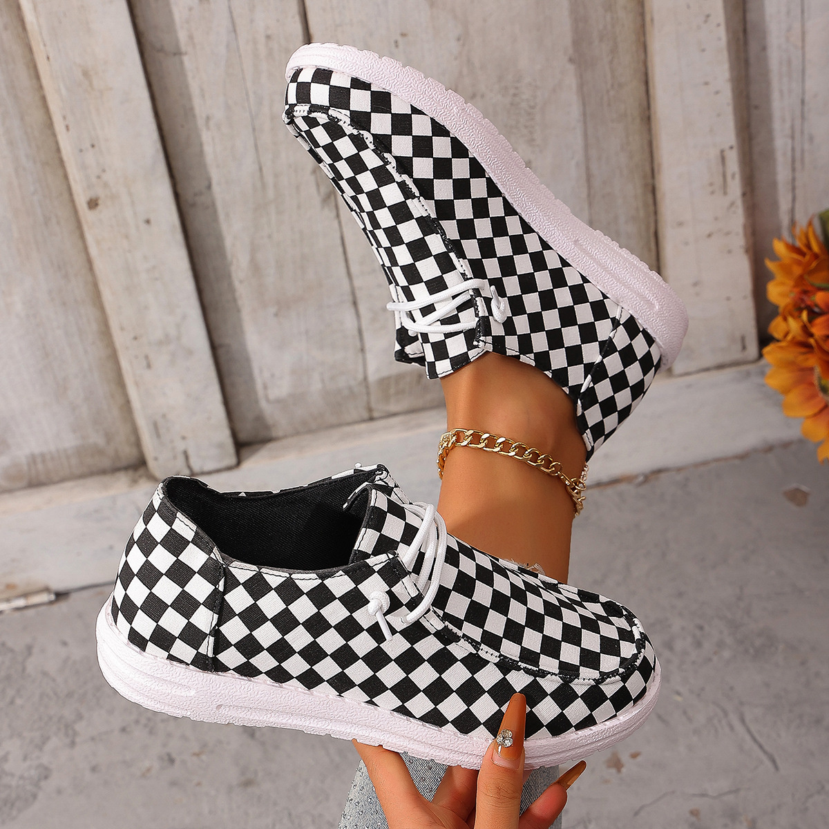 Checkerboard Pattern Casual Sneakers