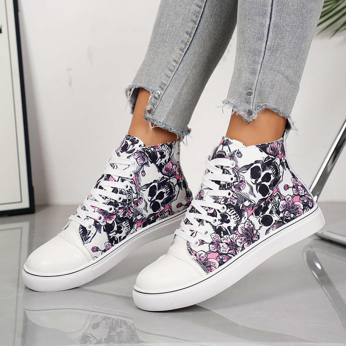 Round Toe Lace Up Sneakers