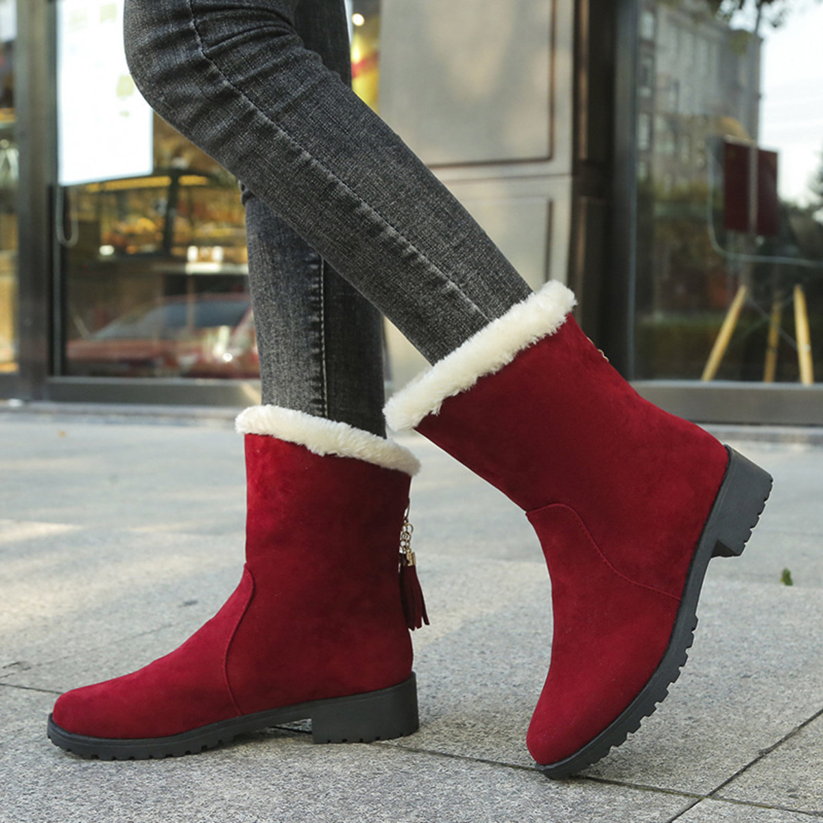 Round Toe Plush Lined Boots
