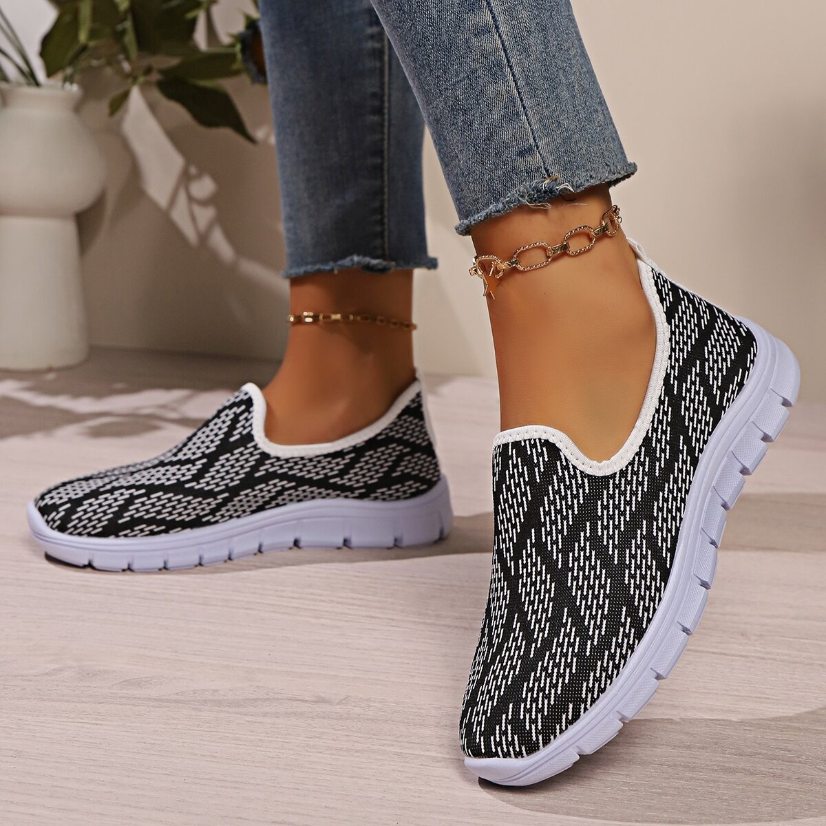 Breathable Mesh Round Toe Slip-Ons