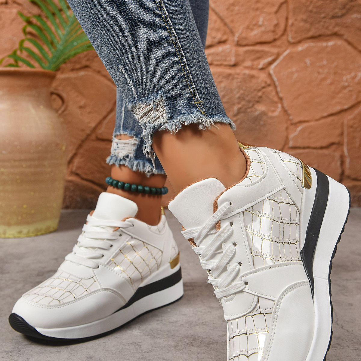 Lace Up Round Toe Sneakers