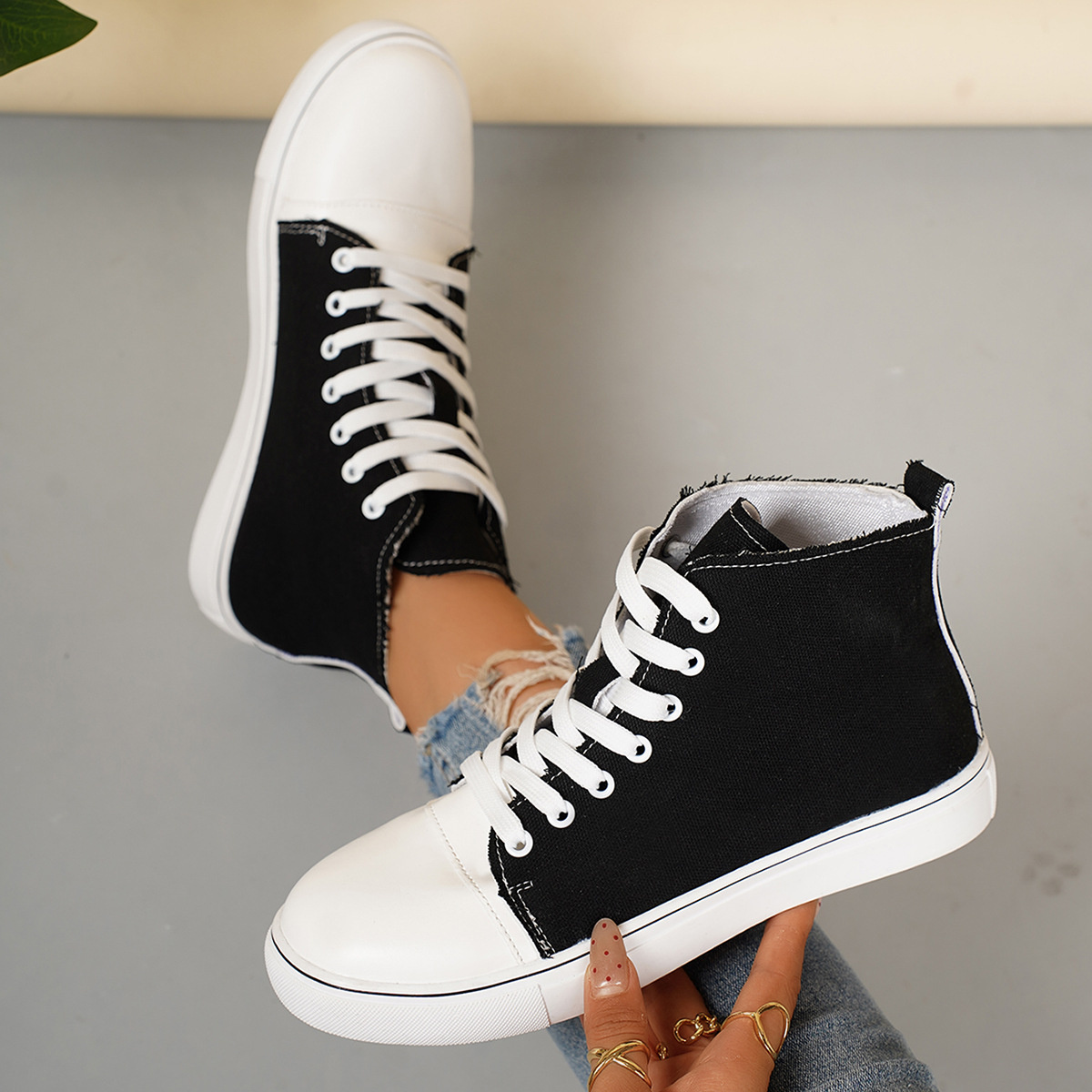 Round Toe Lace Up Sneakers