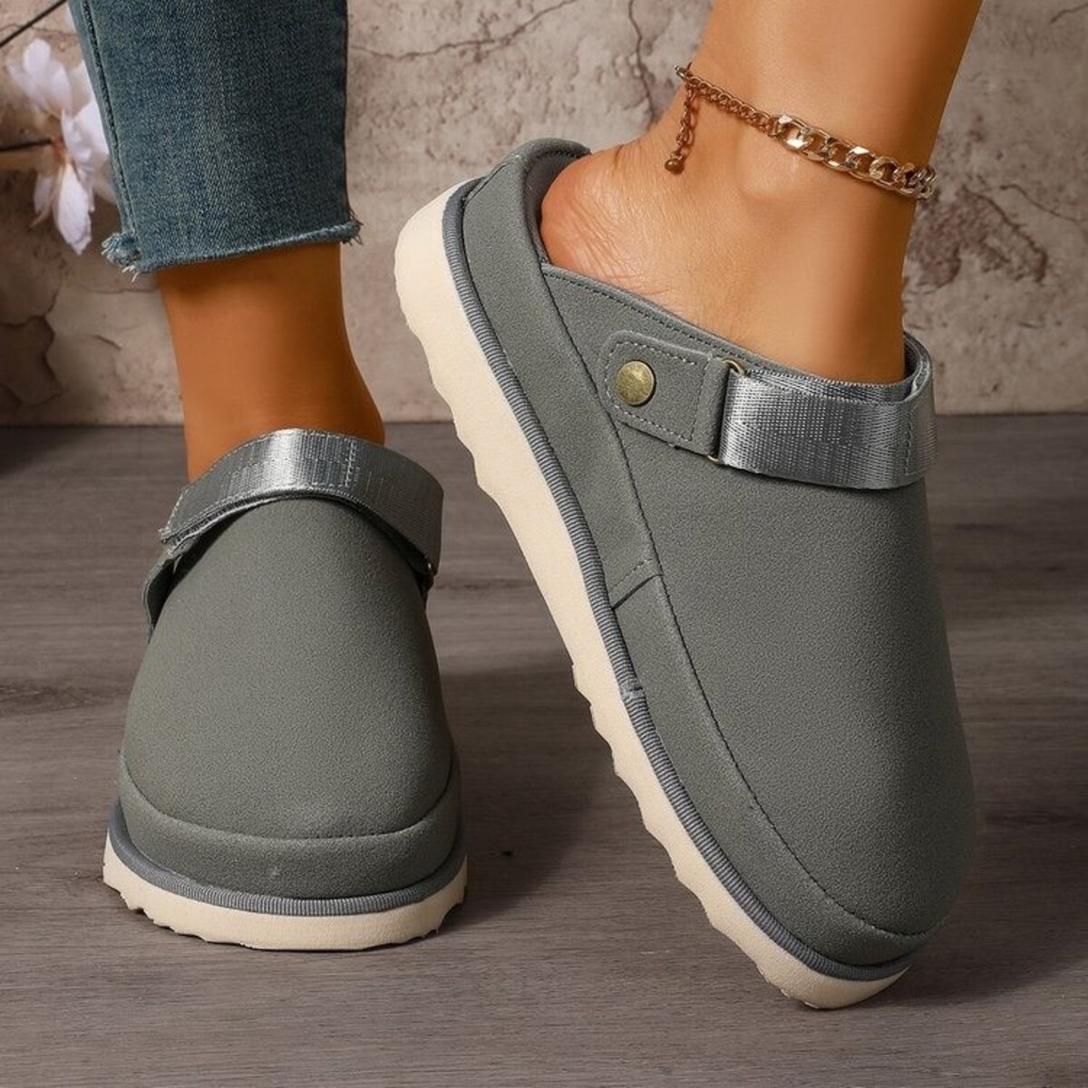 Round Toe Platform Slippers