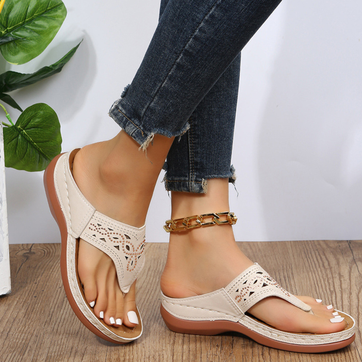 Casual Hollow-Out Thong Sandals
