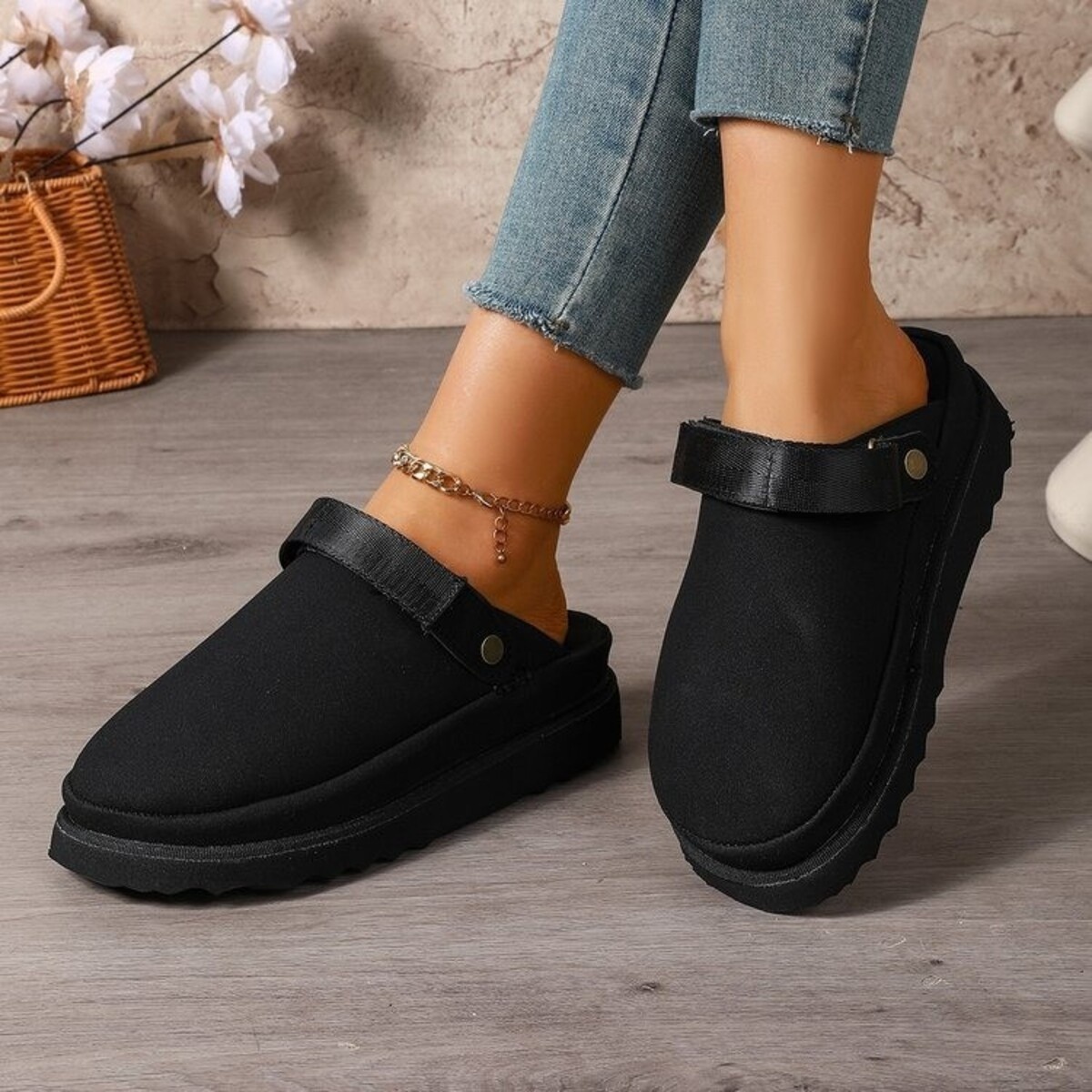 Round Toe Platform Slippers