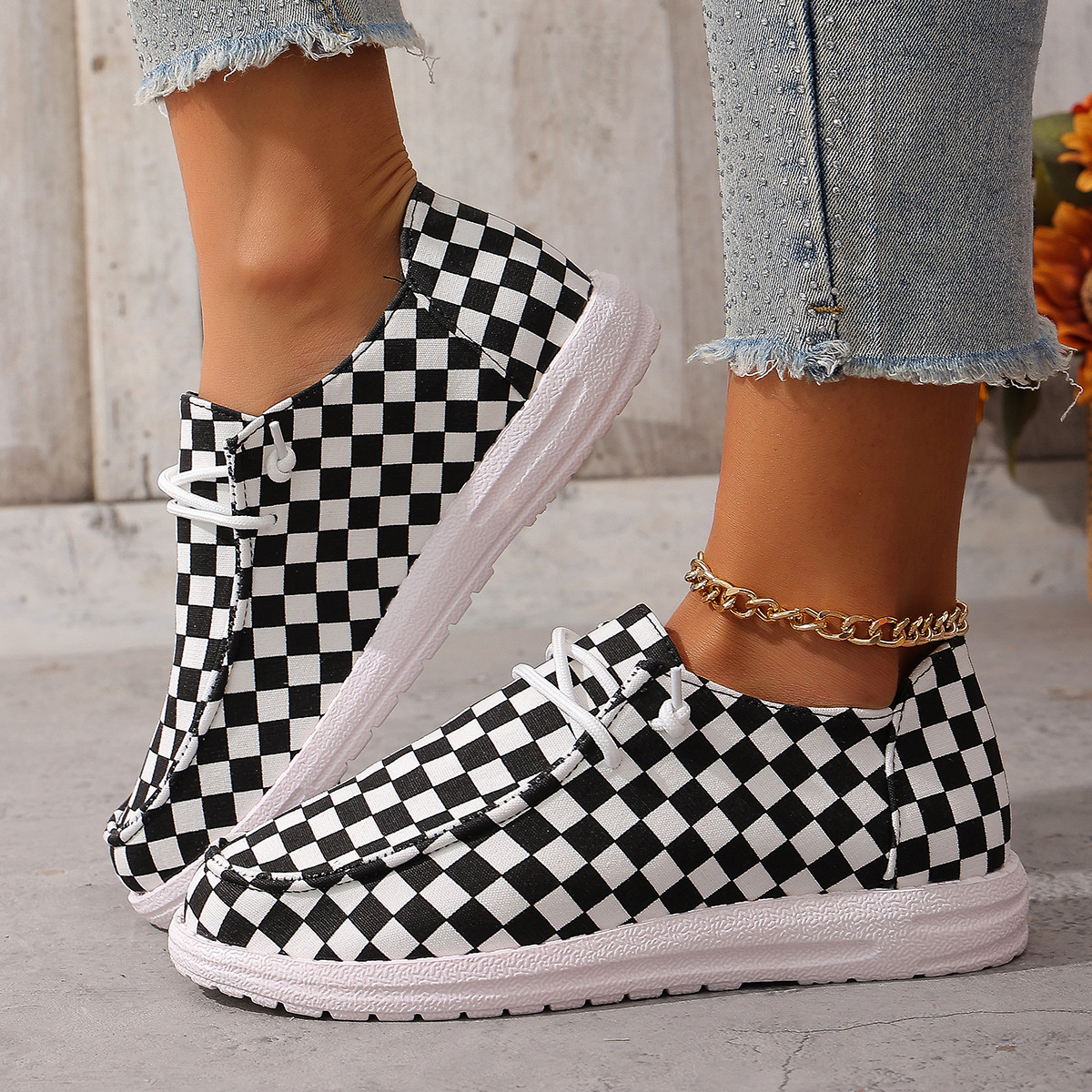 Checkerboard Pattern Casual Sneakers