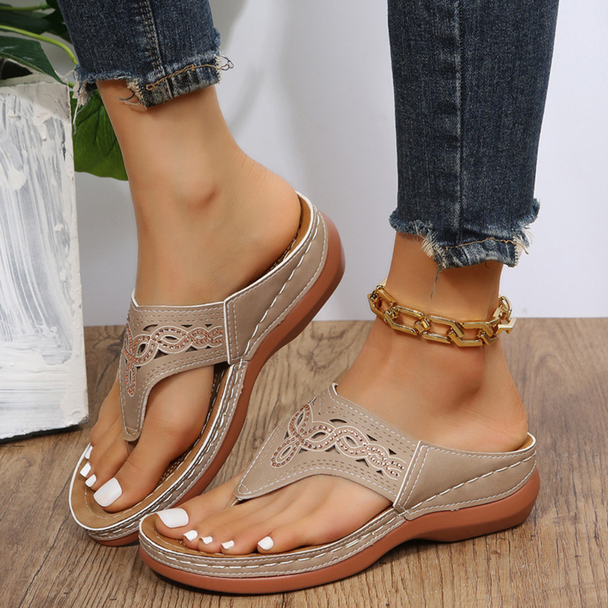 Casual Hollow-Out Thong Sandals