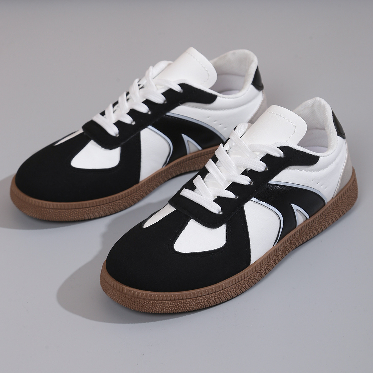 Lace Up Round Toe Sneakers