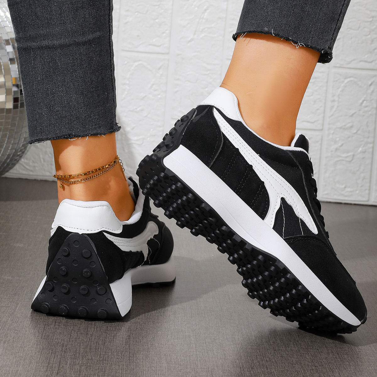 Round Toe Lace Up Sneakers