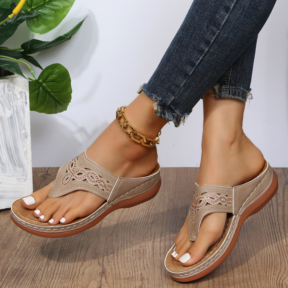 Casual Hollow-Out Thong Sandals