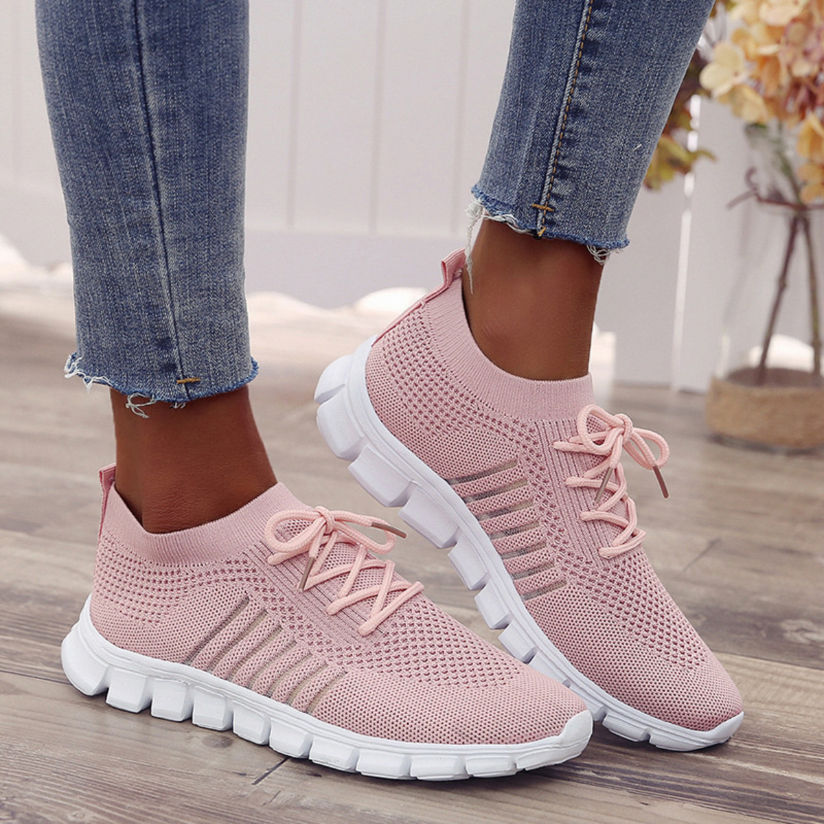Breathable Mesh Lace-Up Athletic