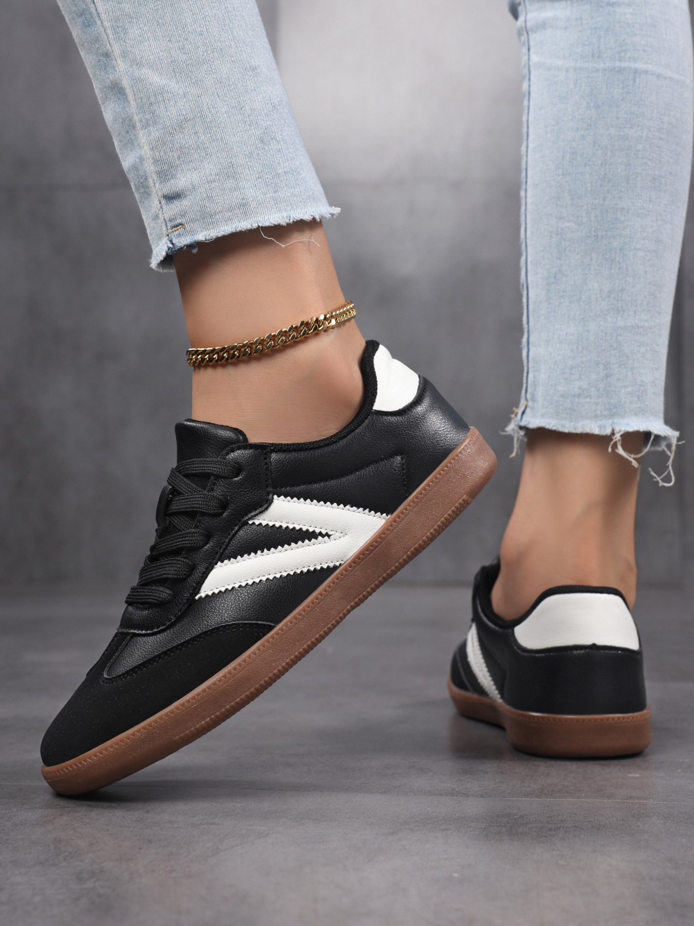 Contrast Round Toe Sneakers