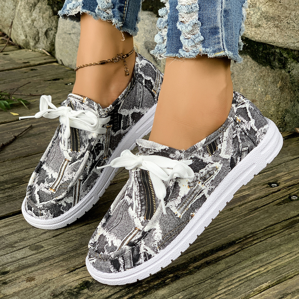 Round Toe Lace Up Sneakers