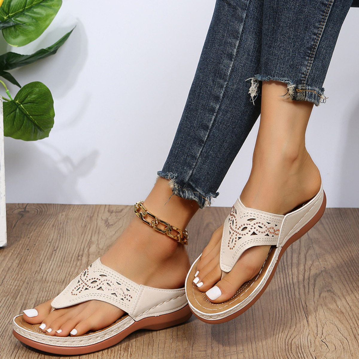 Casual Hollow-Out Thong Sandals