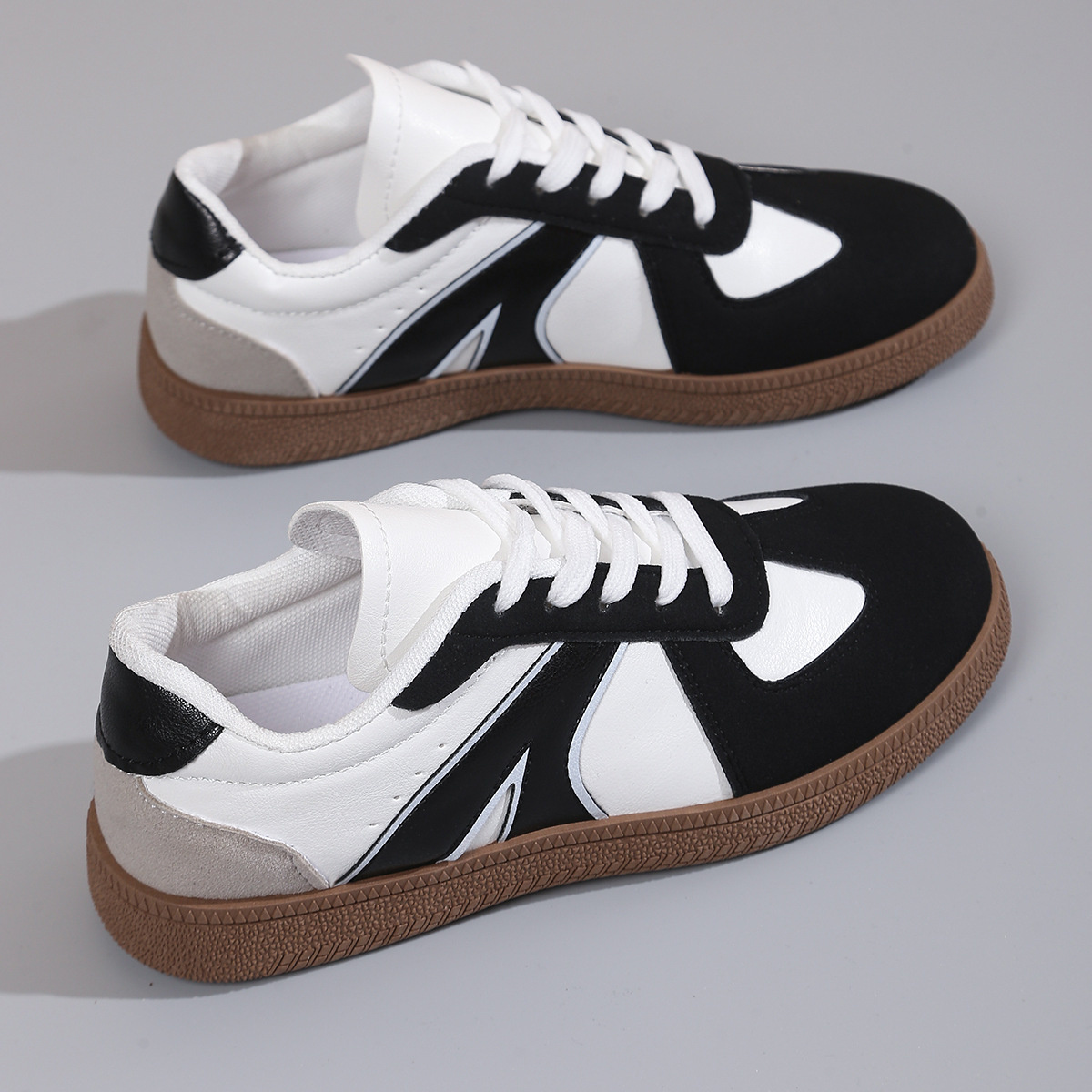 Lace Up Round Toe Sneakers