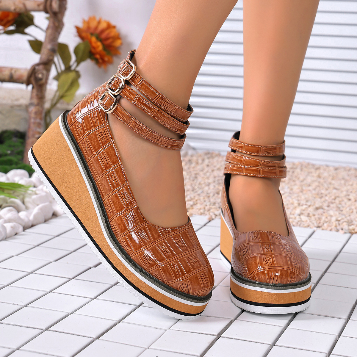 Multi-Strap Wedge Pumps